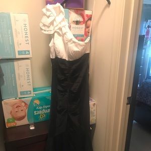 One shoulder mermaid style dress